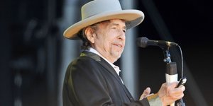 Bob Dylan Is One of Only 2 People To Achieve This Incredible Oscar Feat